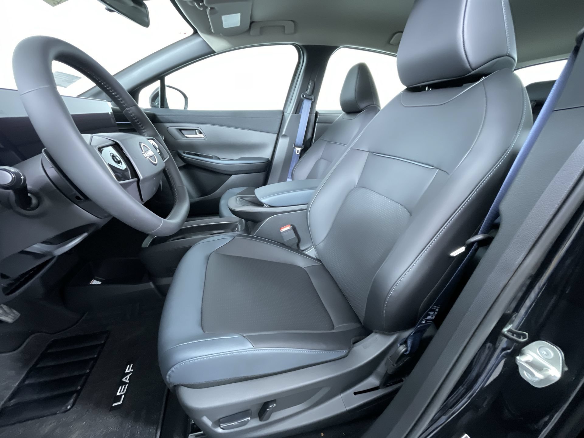 New 2026 Nissan Leaf SV+ w/ Floor Mat Package (SV+) FWD image 15