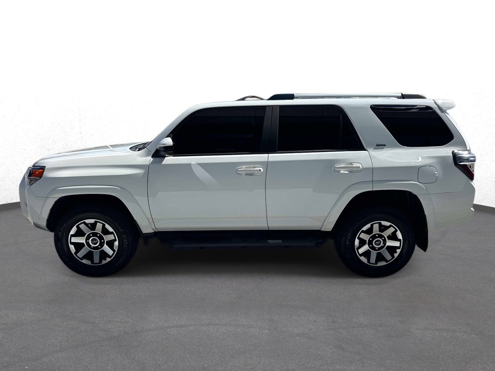 Used 2022 Toyota 4Runner SR5 AWD/4WD image 6
