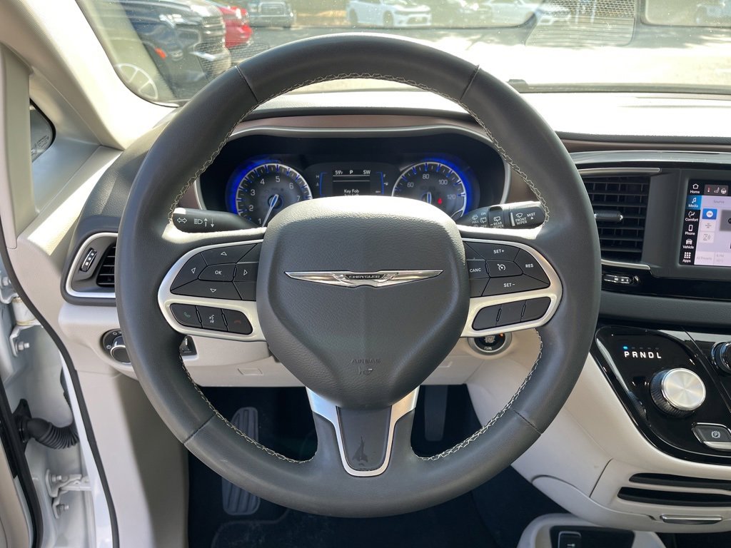 Used 2023 Chrysler Voyager LX image 15