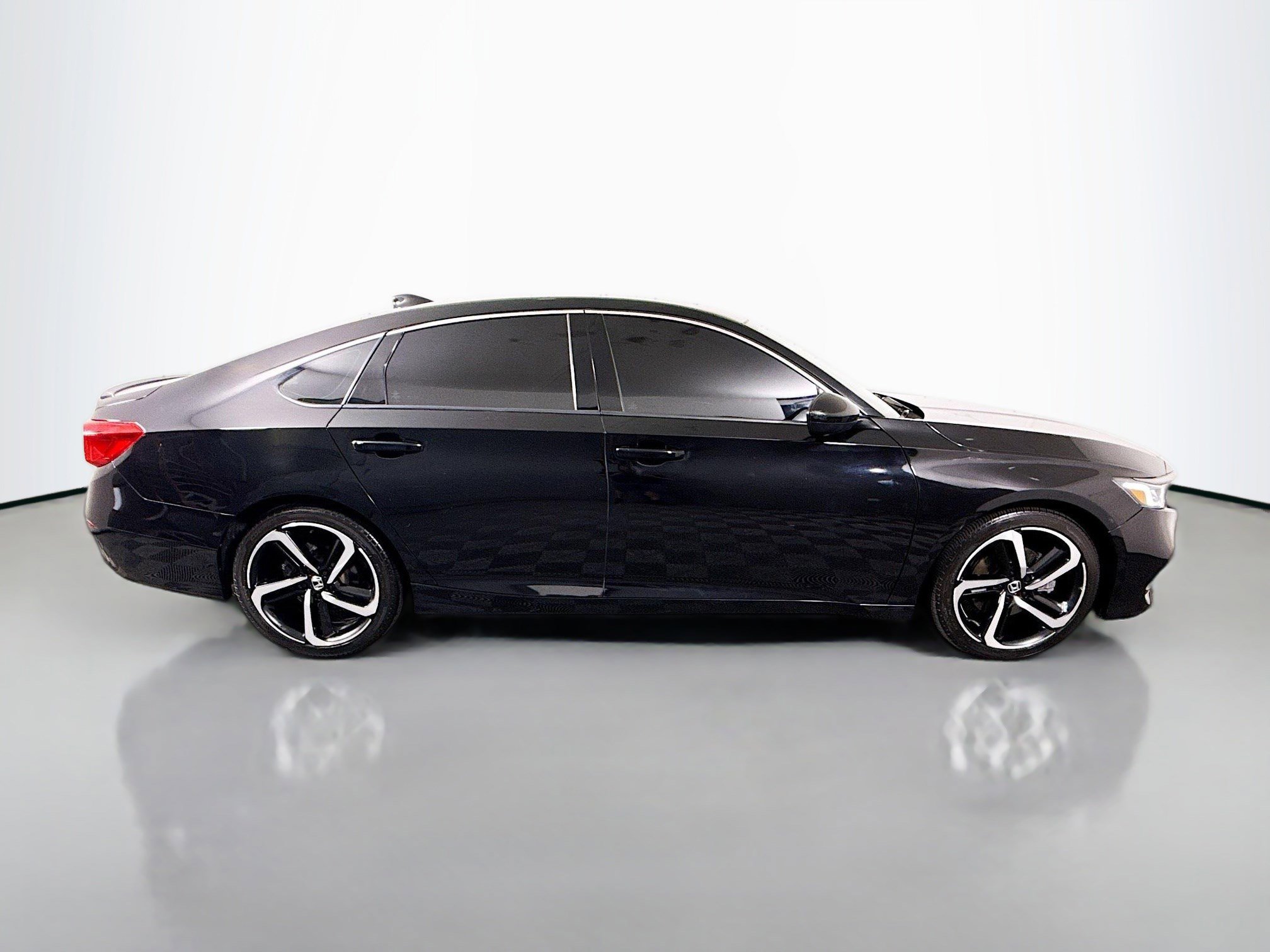Used 2018 Honda Accord Sport image 11