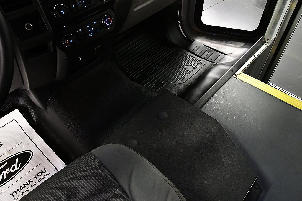 Used 2017 Ford F550 2WD Regular Cab Super Duty image 16