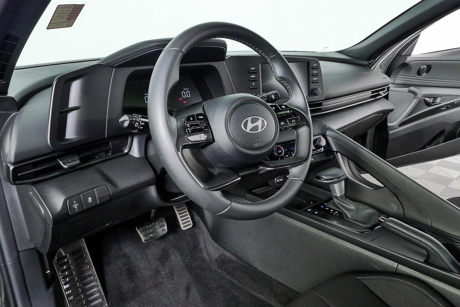 Certified 2025 Hyundai Elantra Sport FWD image 4