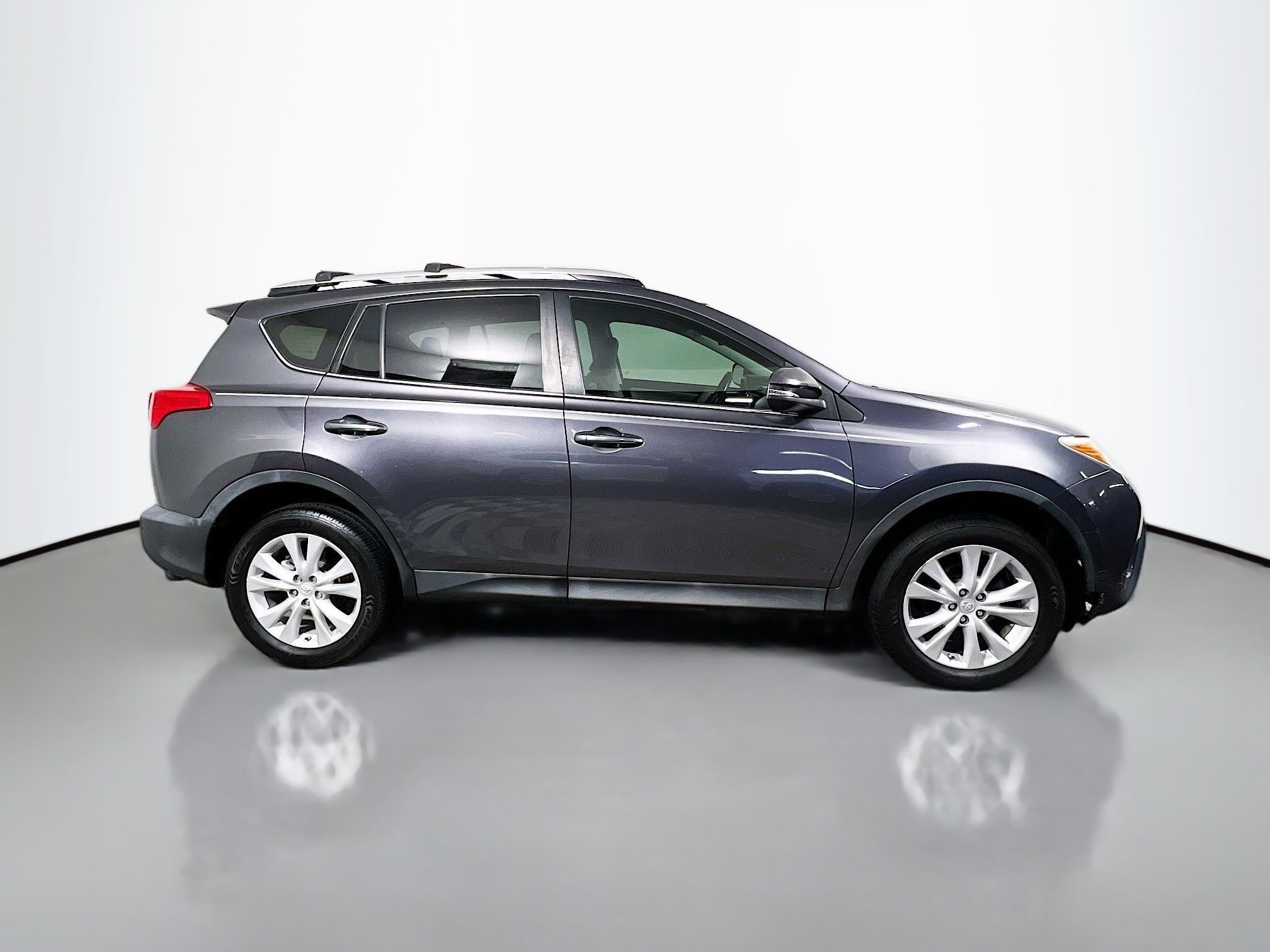 Used 2015 Toyota RAV4 Limited w/ Technology Package image 3