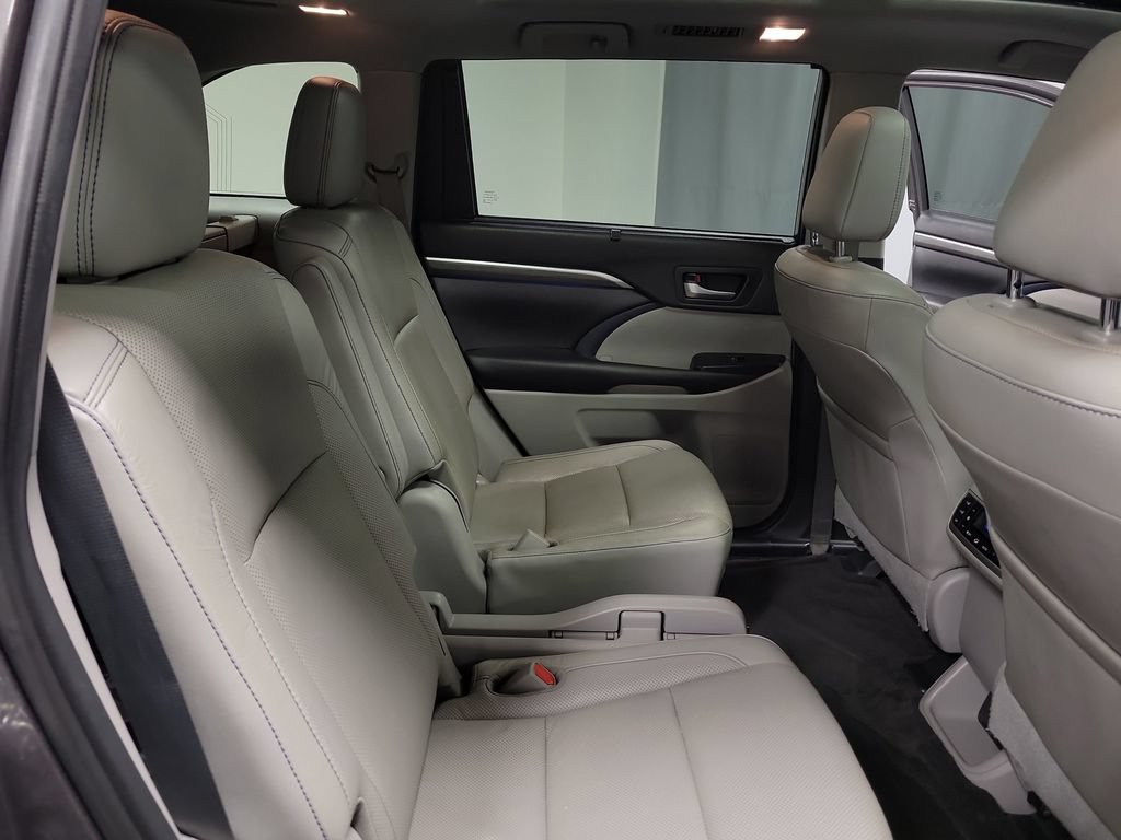 Used 2019 Toyota Highlander Limited Platinum AWD/4WD image 33