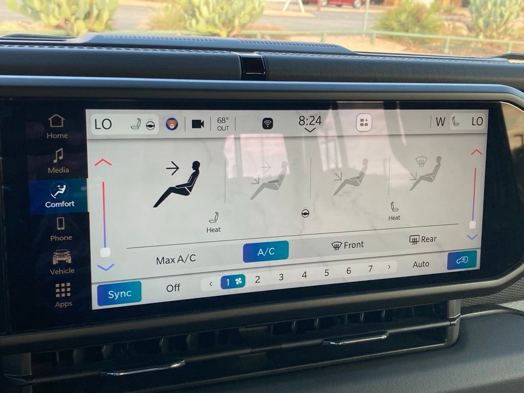 Used 2025 Jeep Wrangler Unlimited Rubicon w/ Convenience Group image 17