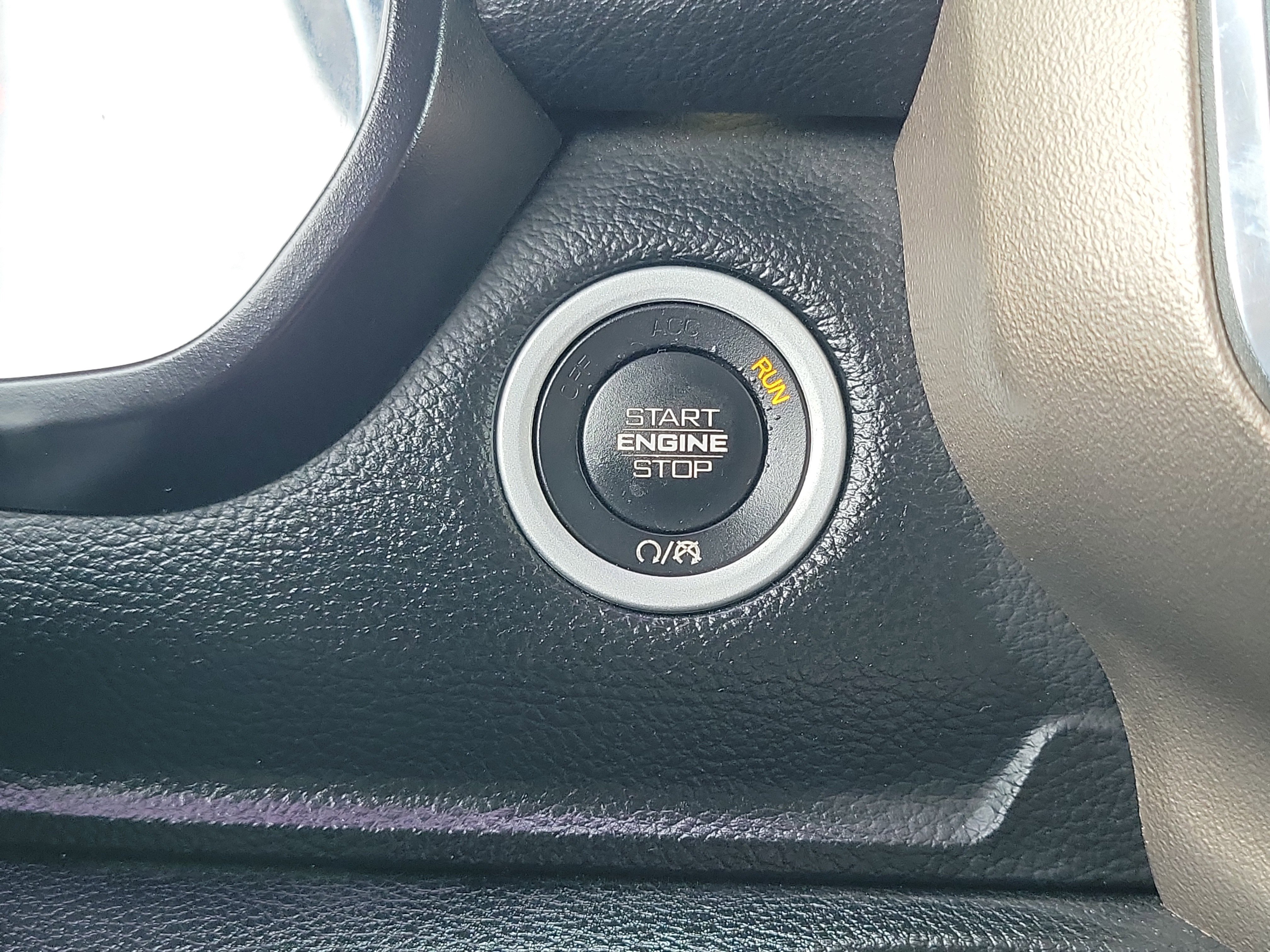 Used 2019 RAM 1500 Laramie AWD/4WD image 12