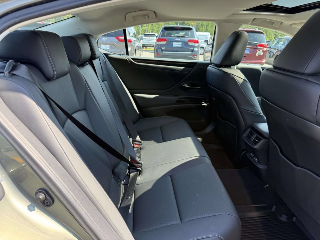 Used 2025 Lexus ES 350 w/ Premium Package FWD image 16