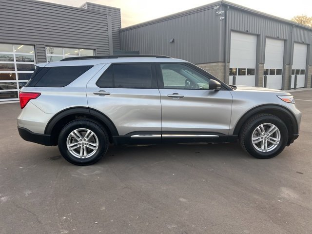 Used 2023 Ford Explorer XLT w/ Equipment Group 202A image 4