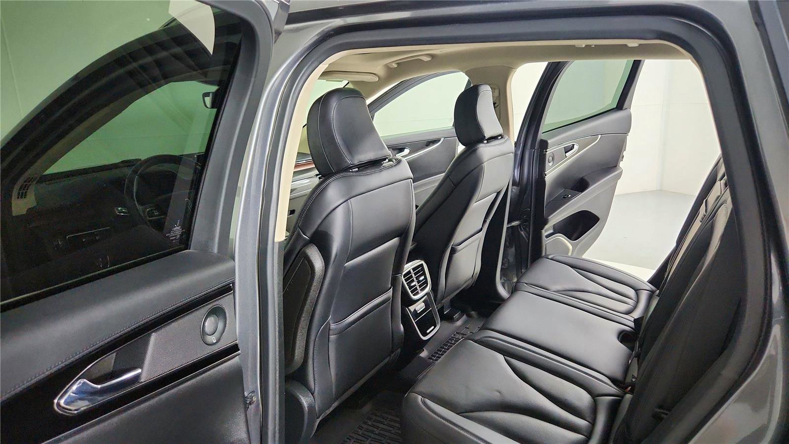Used 2022 Lincoln Nautilus Reserve w/ Equipment Group 201A image 23