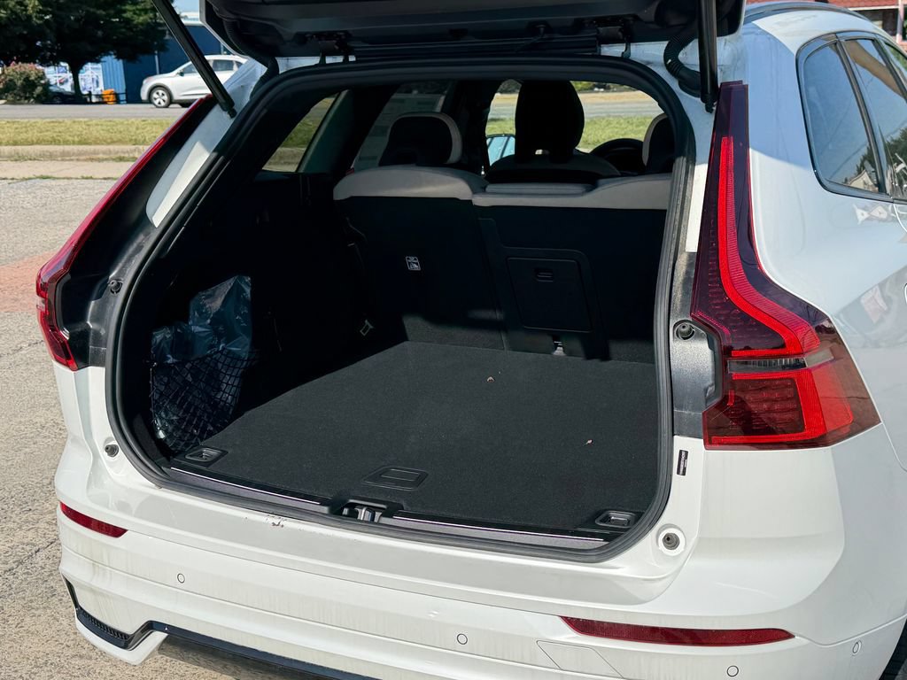 New 2026 Volvo XC60 T8 Plus w/ Climate Package AWD/4WD image 13