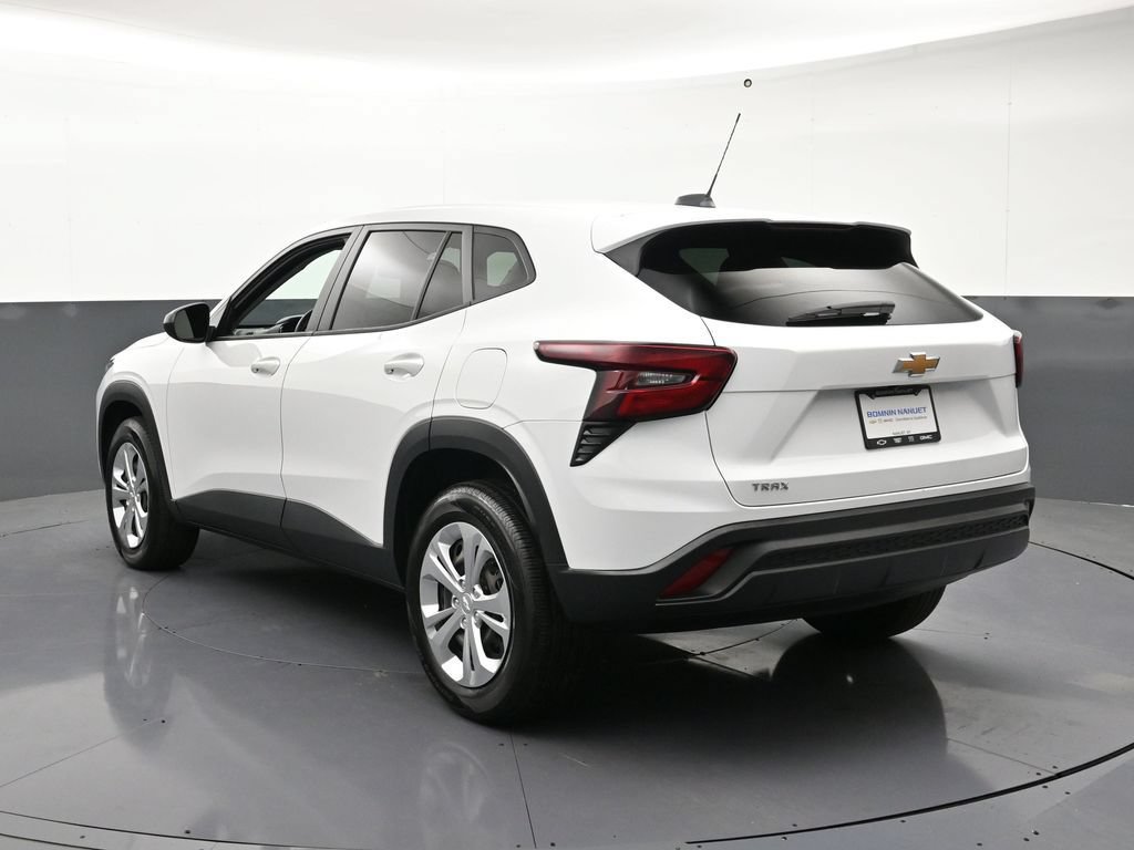 Used 2024 Chevrolet Trax LS FWD image 3