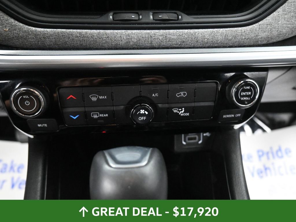 Used 2024 Jeep Compass Latitude image 40