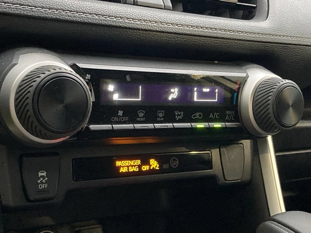 Used 2019 Toyota RAV4 LE FWD image 22