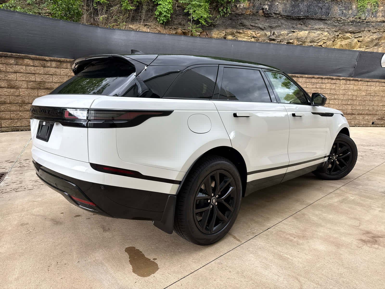 New 2026 Land Rover Range Rover Velar Dynamic SE image 3