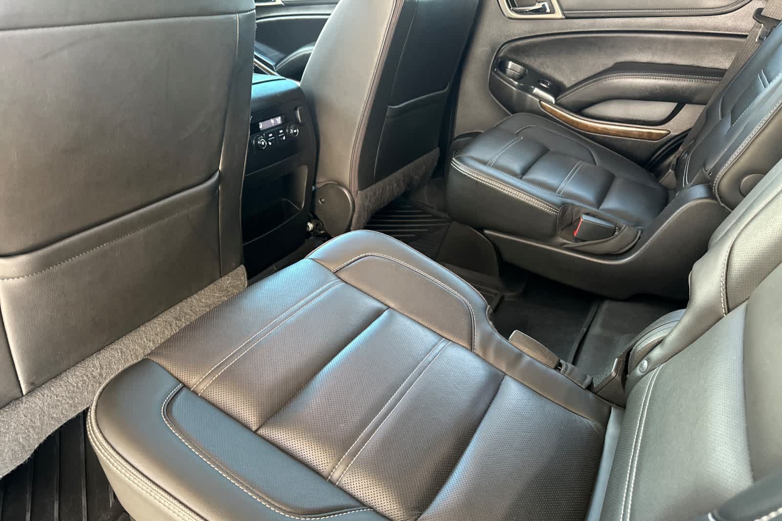 Used 2020 GMC Yukon Denali w/ Denali Premium Package AWD/4WD image 4