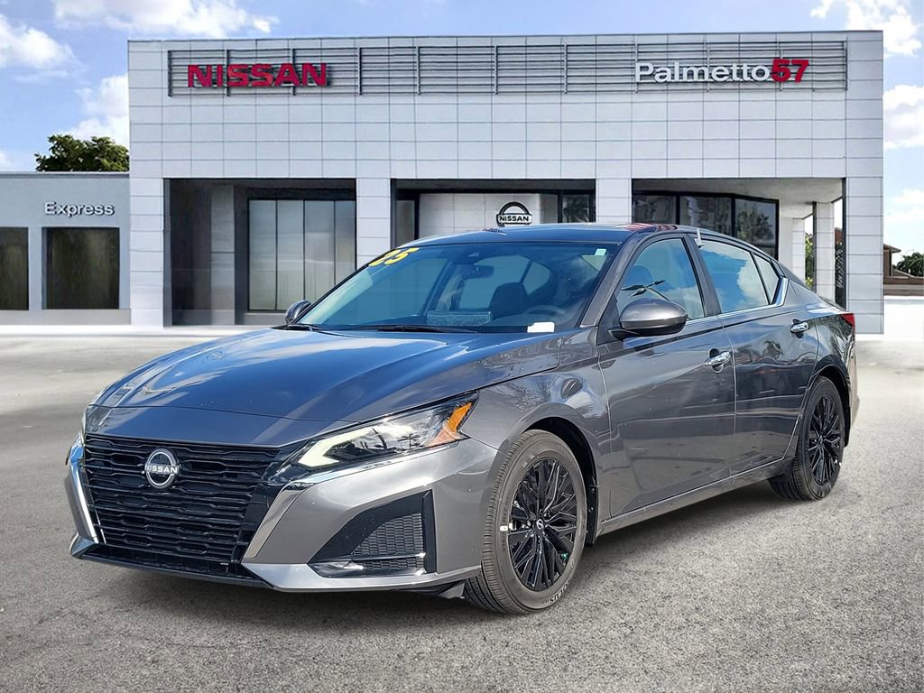 Used 2025 Nissan Altima 2.5 SV w/ SV Special Edition Package image 3