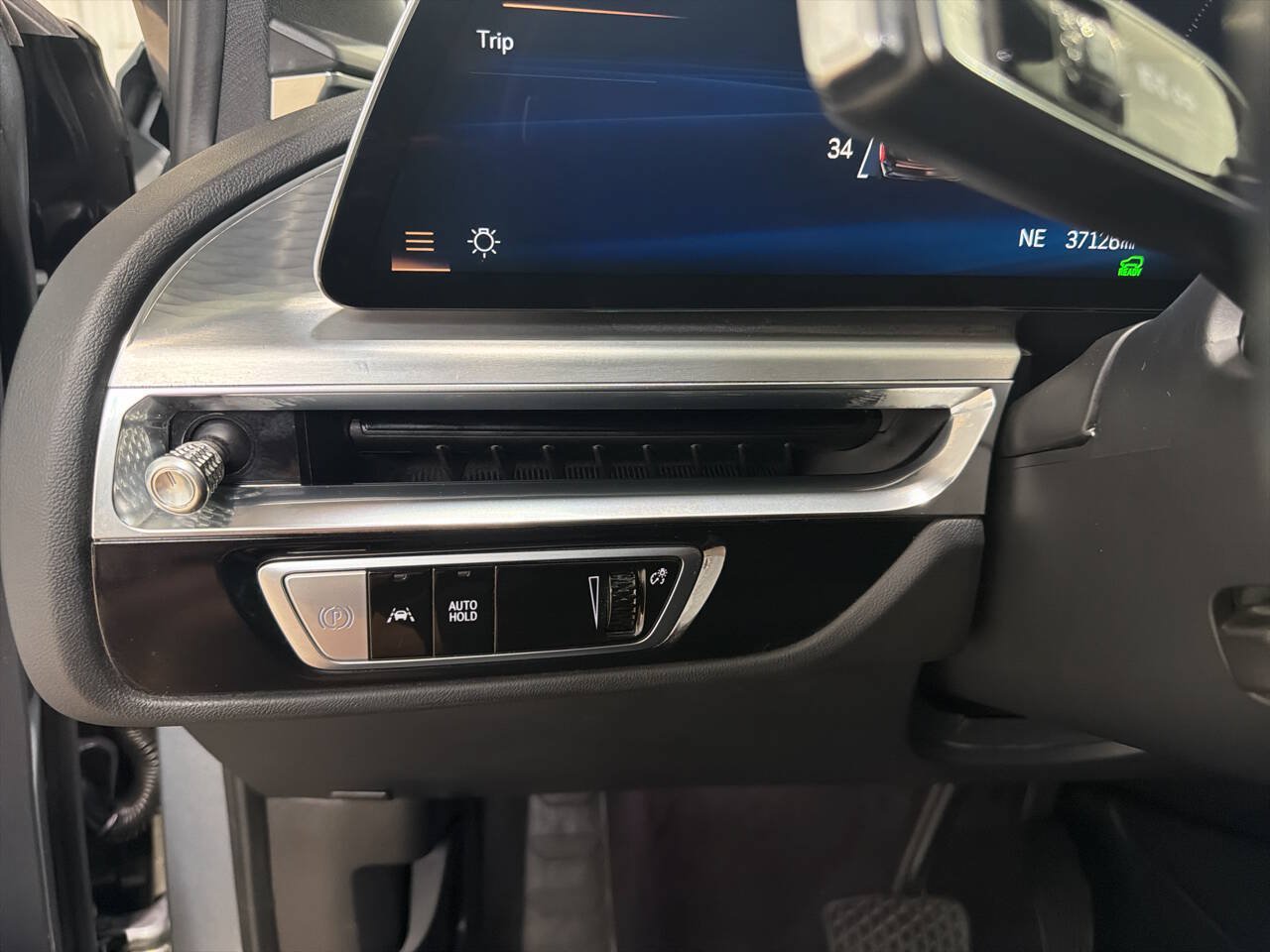 Used 2024 Cadillac Lyriq Luxury AWD/4WD image 17