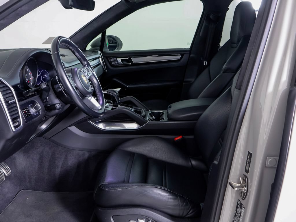 Certified 2020 Porsche Cayenne Turbo S AWD/4WD image 5