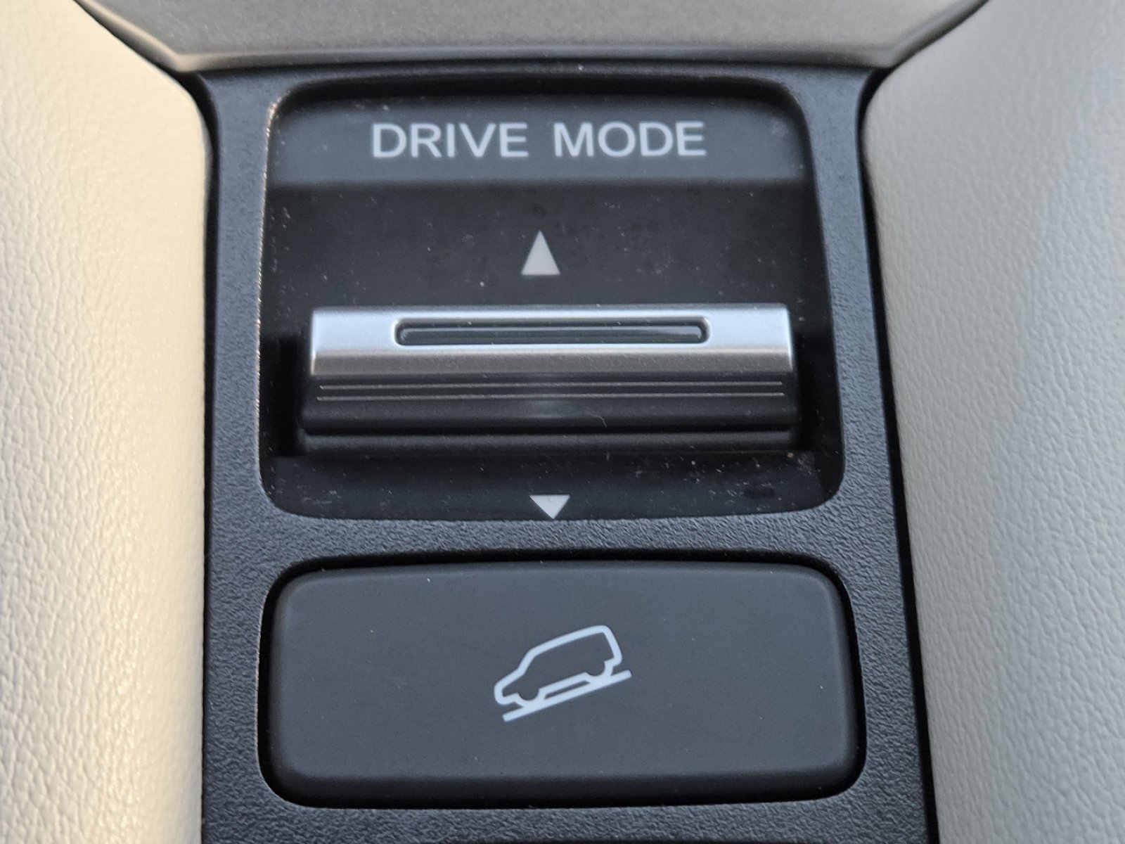 Used 2023 Honda HR-V EX-L image 8