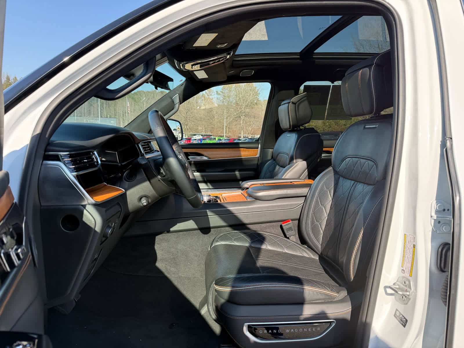 Used 2024 Jeep Grand Wagoneer L Series III image 12