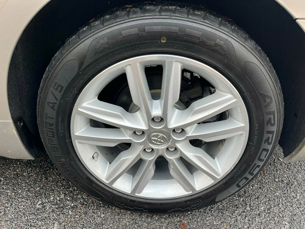 Used 2013 Toyota Avalon image 42