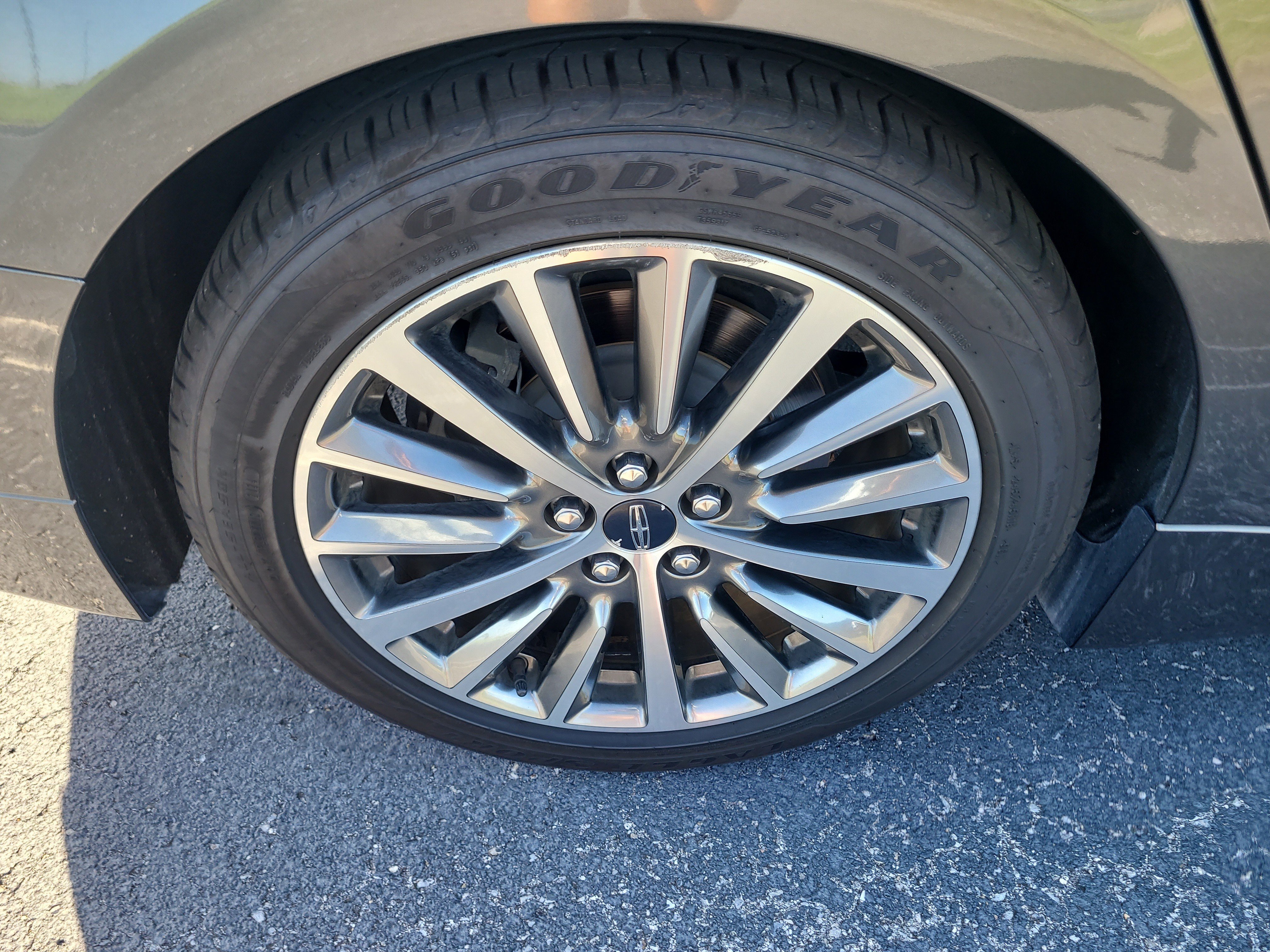 Used 2020 Lincoln MKZ w/ Convenience Package FWD image 8