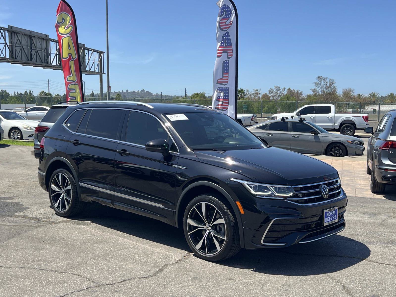 Certified 2024 Volkswagen Tiguan SEL R-Line AWD/4WD image 29