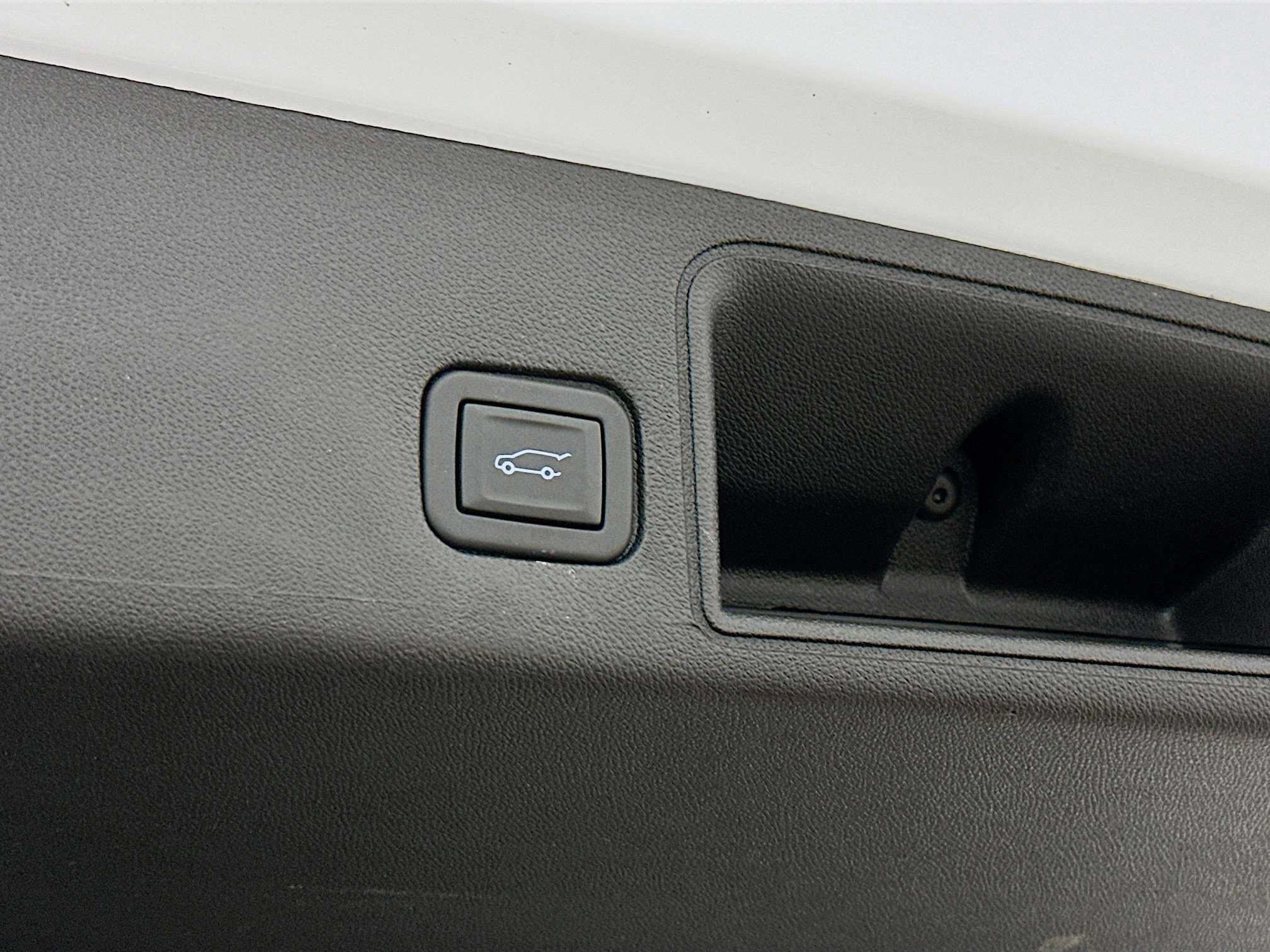 Used 2024 GMC Terrain SLT image 31