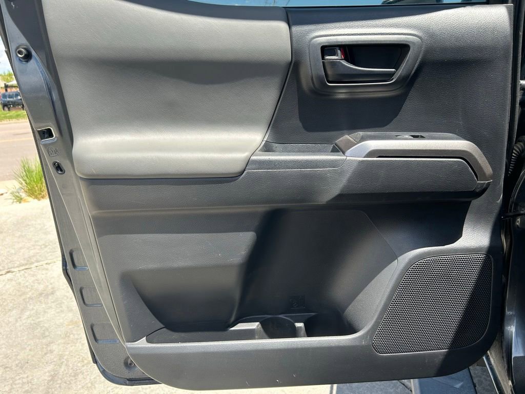 Used 2022 Toyota Tacoma SR5 AWD/4WD image 25