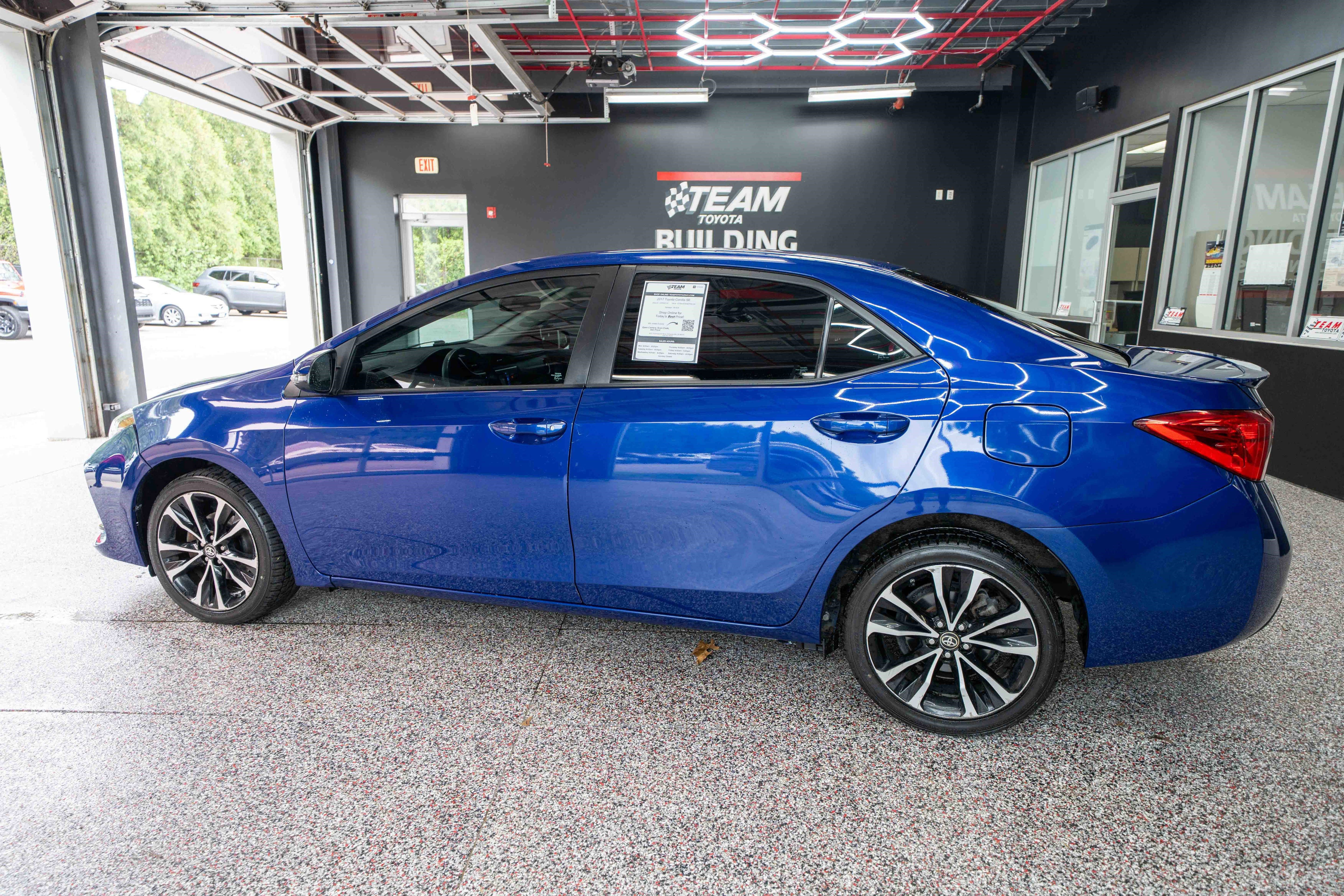 Used 2017 Toyota Corolla SE FWD image 2