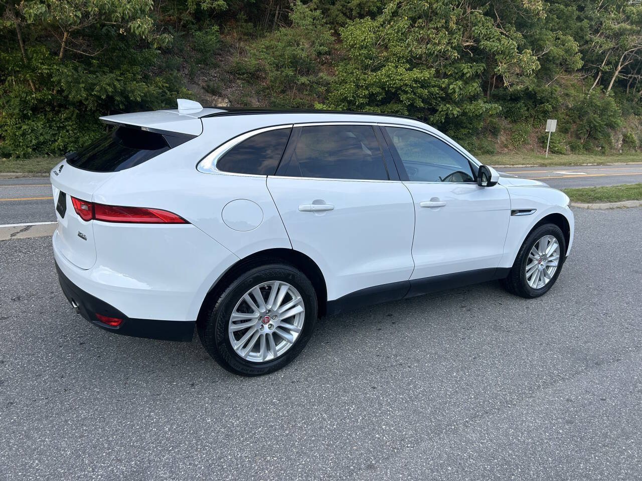 Used 2017 Jaguar F-PACE Prestige AWD/4WD image 6