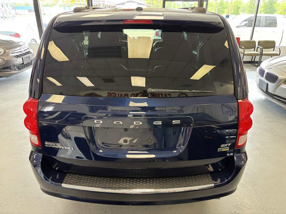 Used 2017 Dodge Grand Caravan SXT image 10