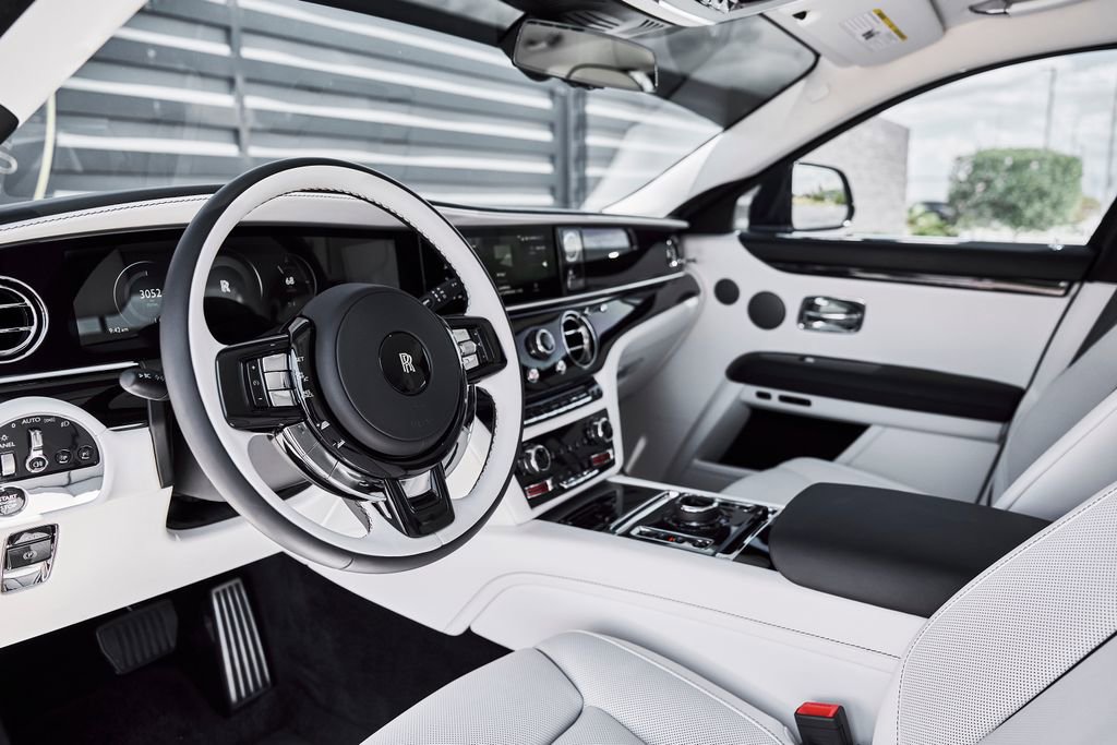 Used 2026 Rolls-Royce Ghost AWD/4WD image 2