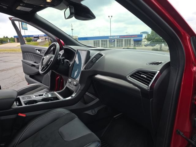 Used 2024 Ford Edge ST w/ Equipment Group 401A AWD/4WD image 41