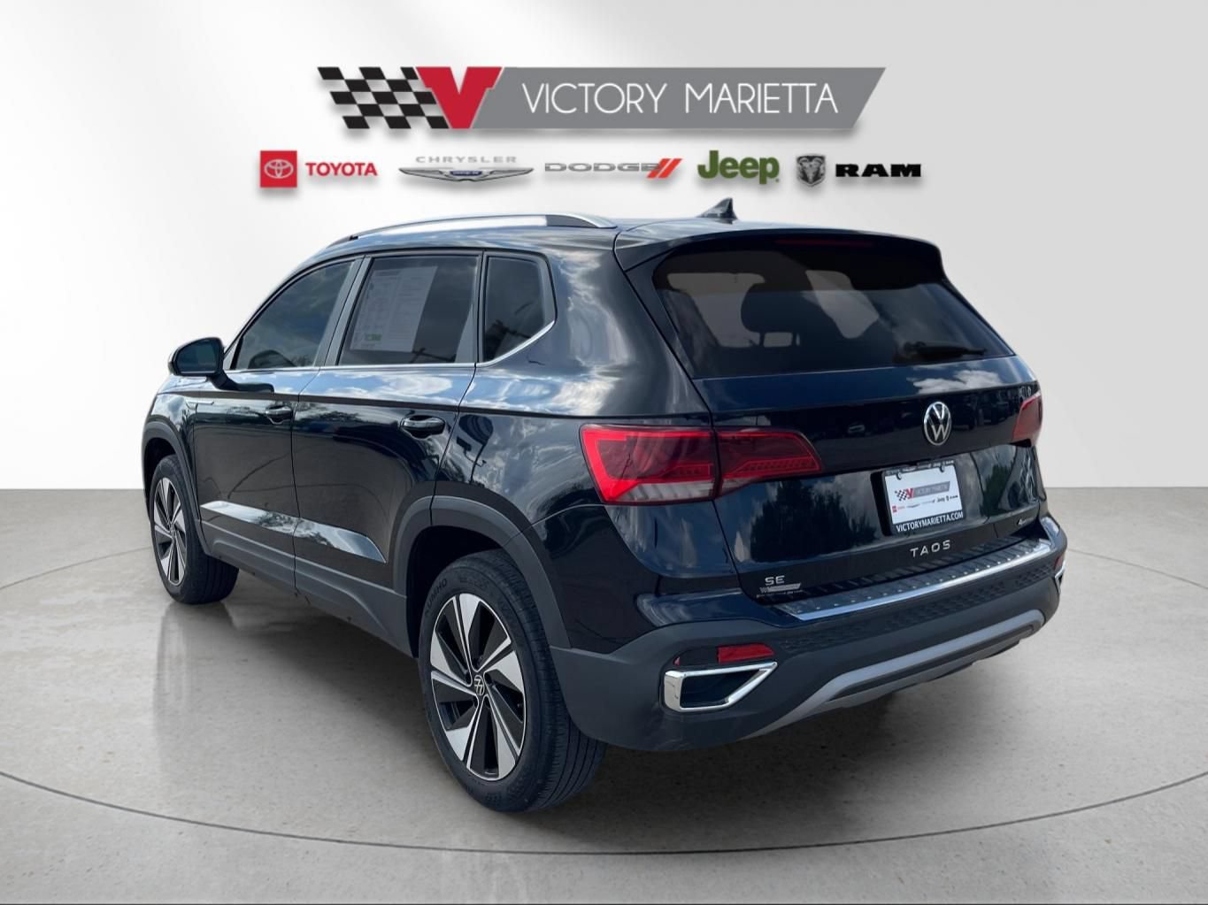 Used 2024 Volkswagen Taos SE AWD/4WD image 3
