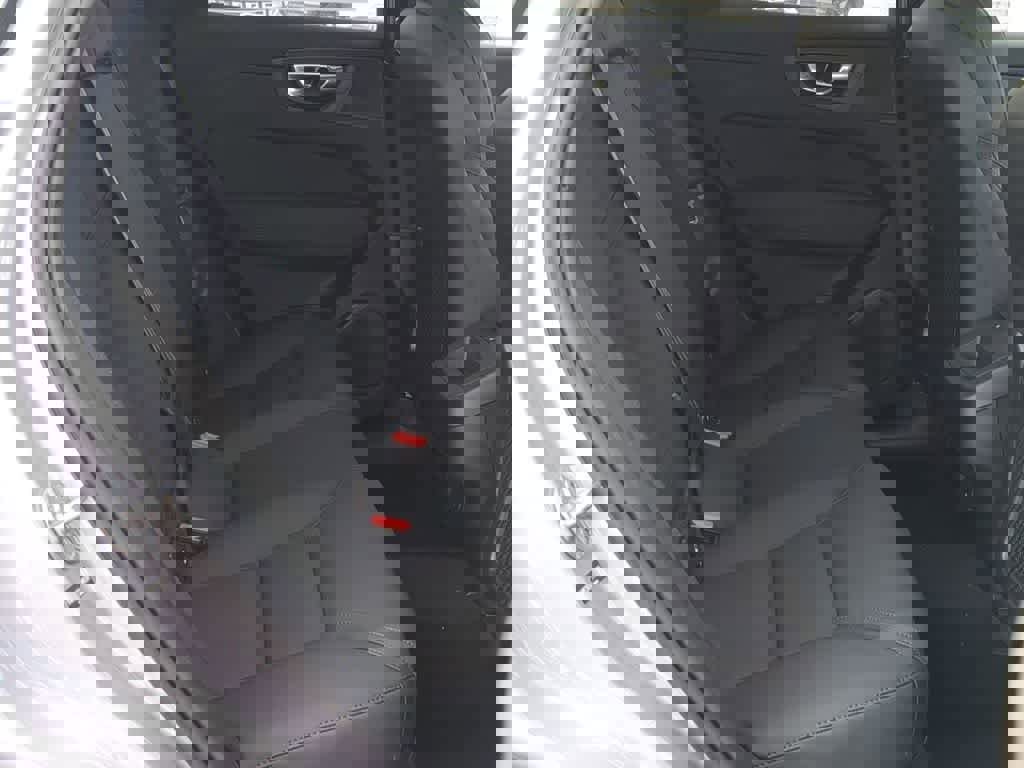 New 2026 Volvo XC60 B5 Plus w/ Protection Package Premier image 19