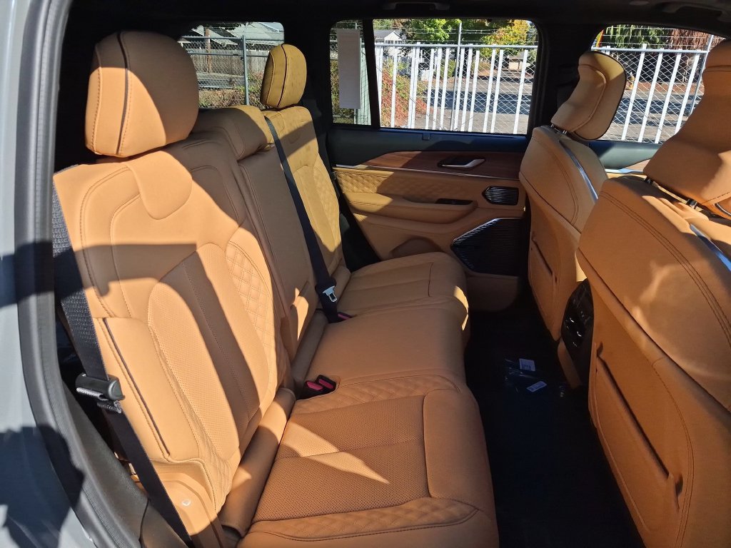 New 2027 Jeep Grand Cherokee Summit AWD/4WD image 15