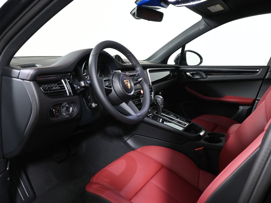 New 2026 Porsche Macan AWD/4WD image 4
