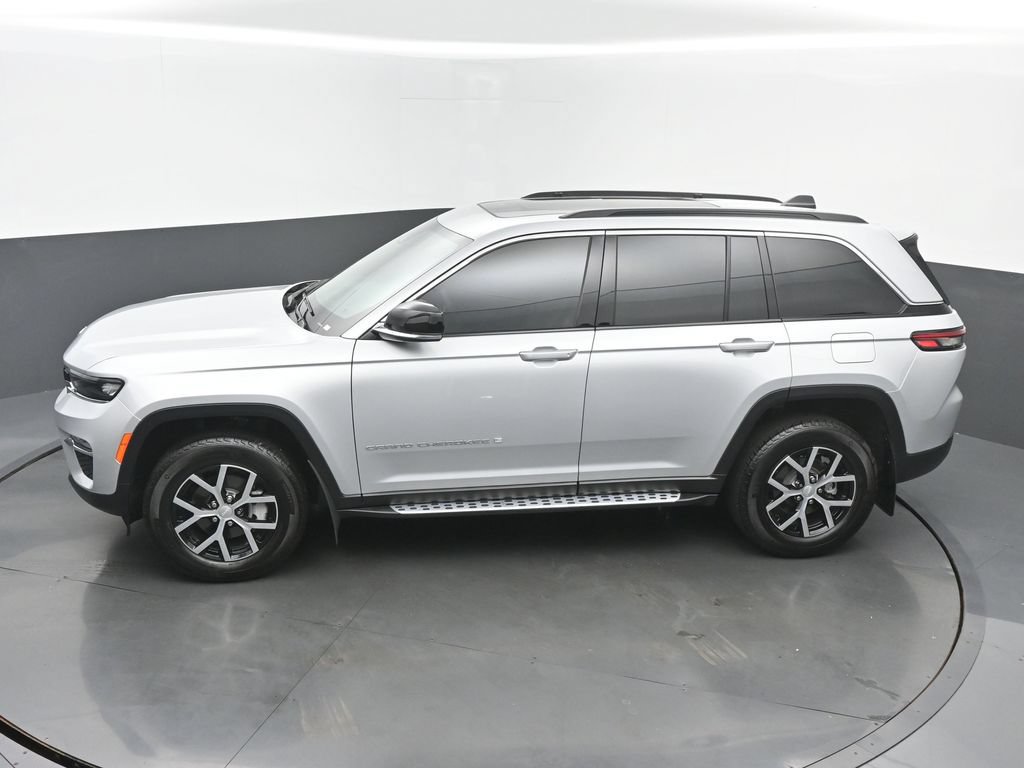 Used 2024 Jeep Grand Cherokee Limited AWD/4WD image 45