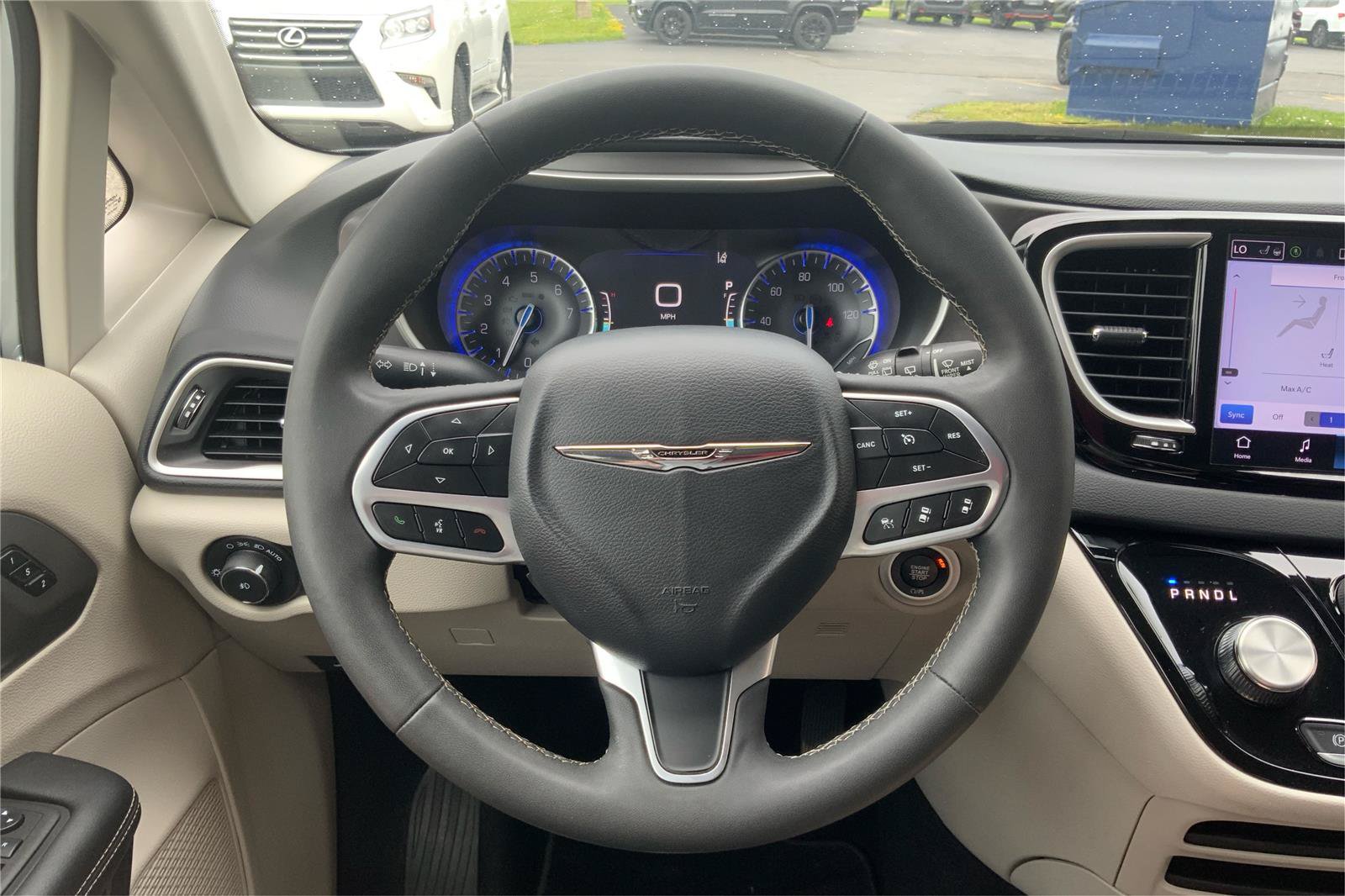Used 2023 Chrysler Pacifica Touring-L FWD image 16