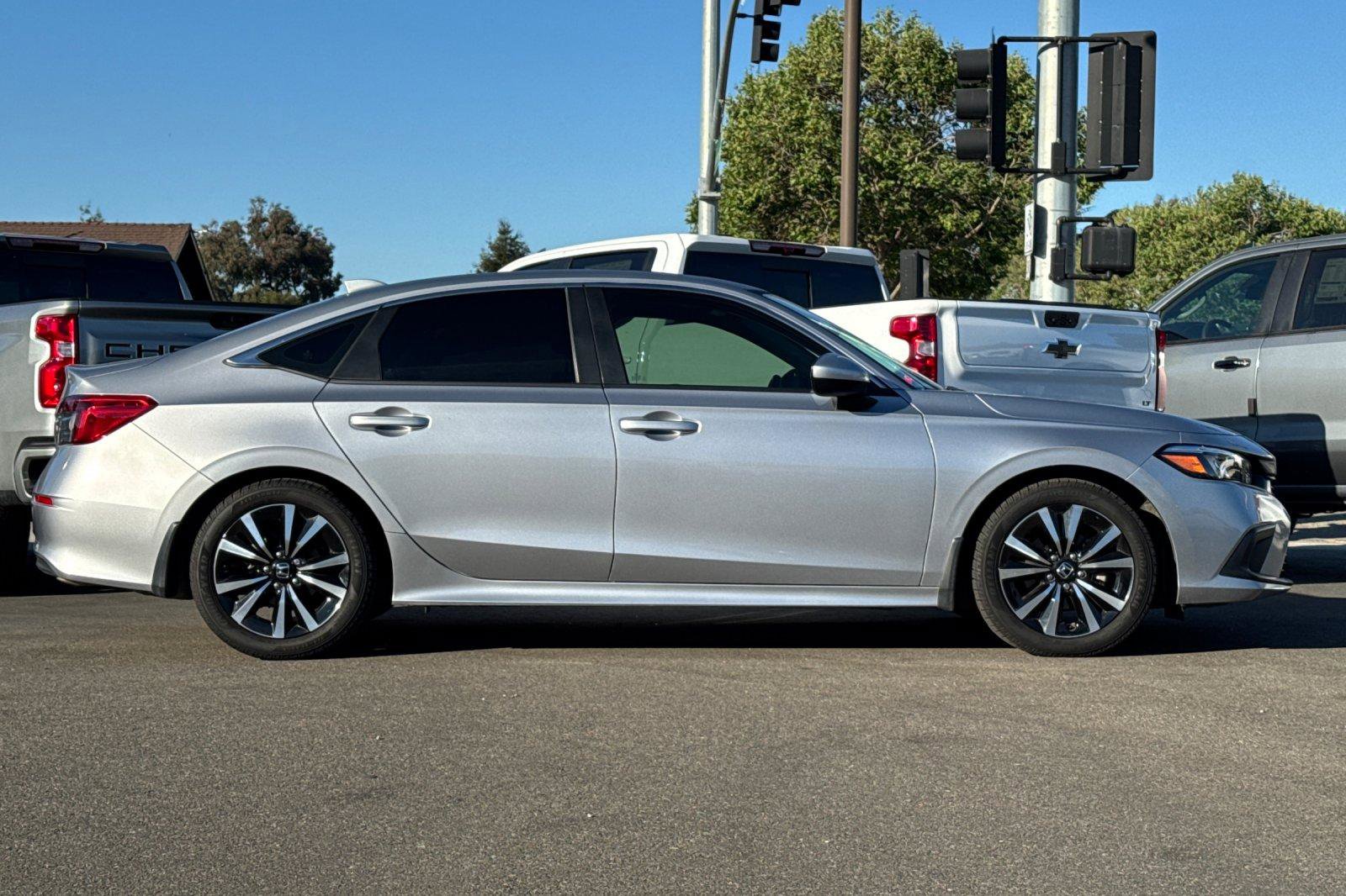 Used 2022 Honda Civic EX image 4