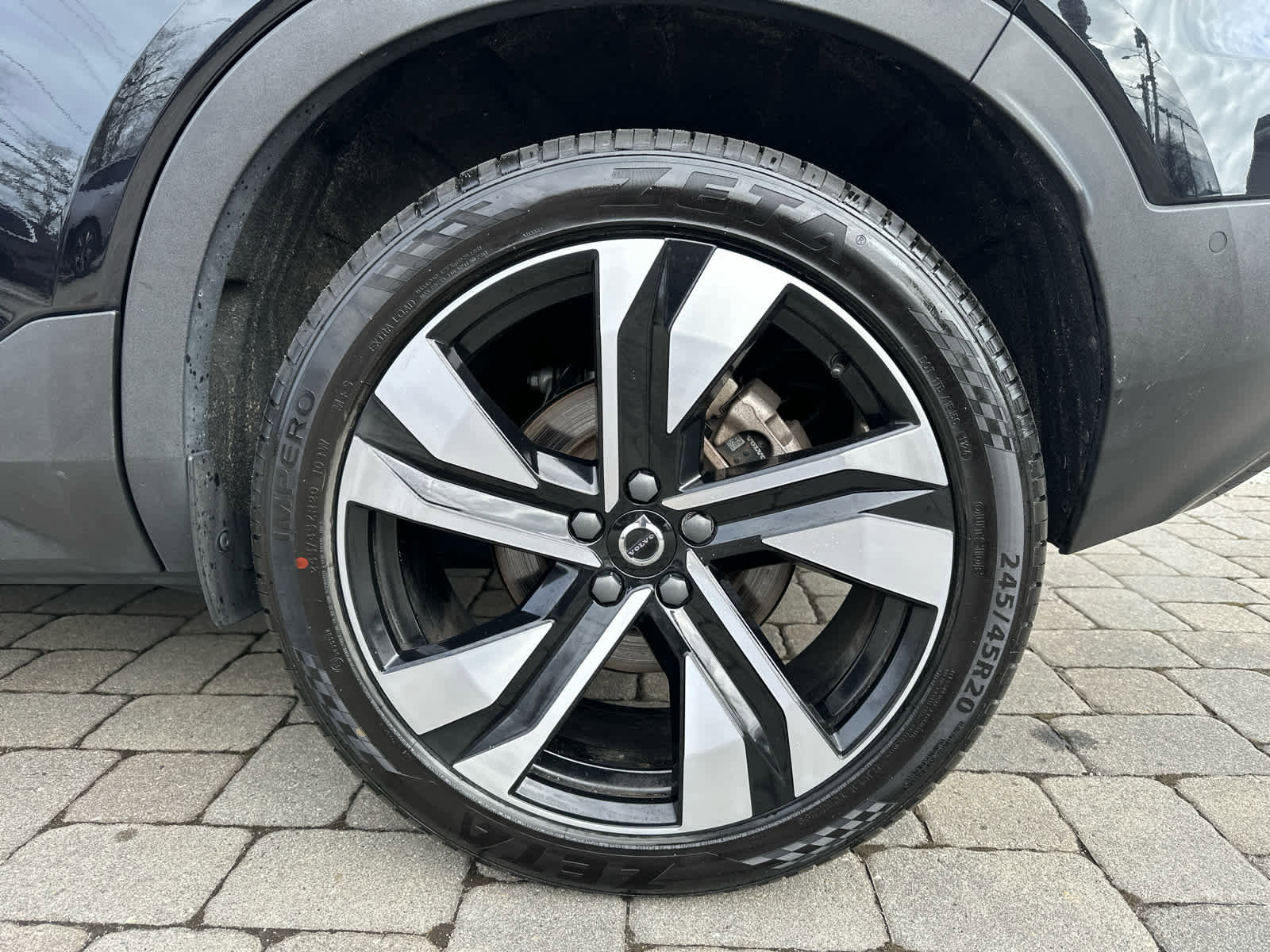 Used 2023 Volvo XC40 B5 Plus w/ Protection Package Premier image 18