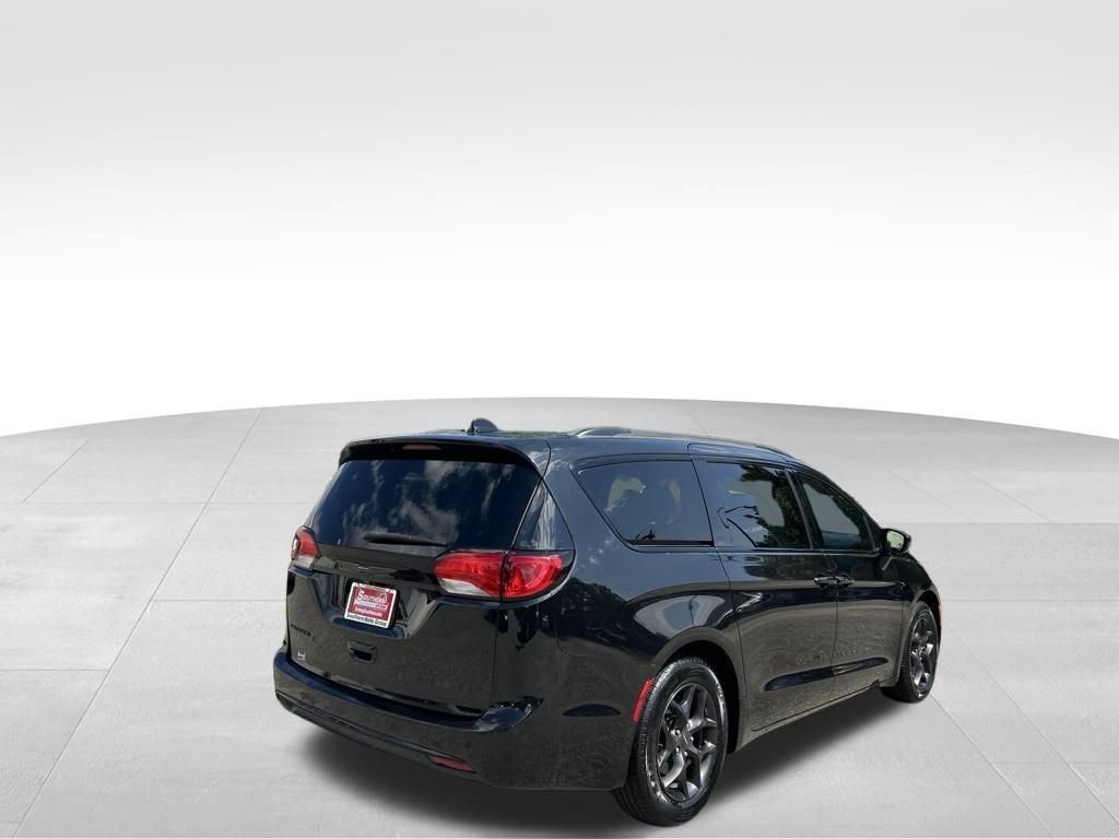 Used 2018 Chrysler Pacifica Touring-L Plus w/ S Appearance Package FWD image 5
