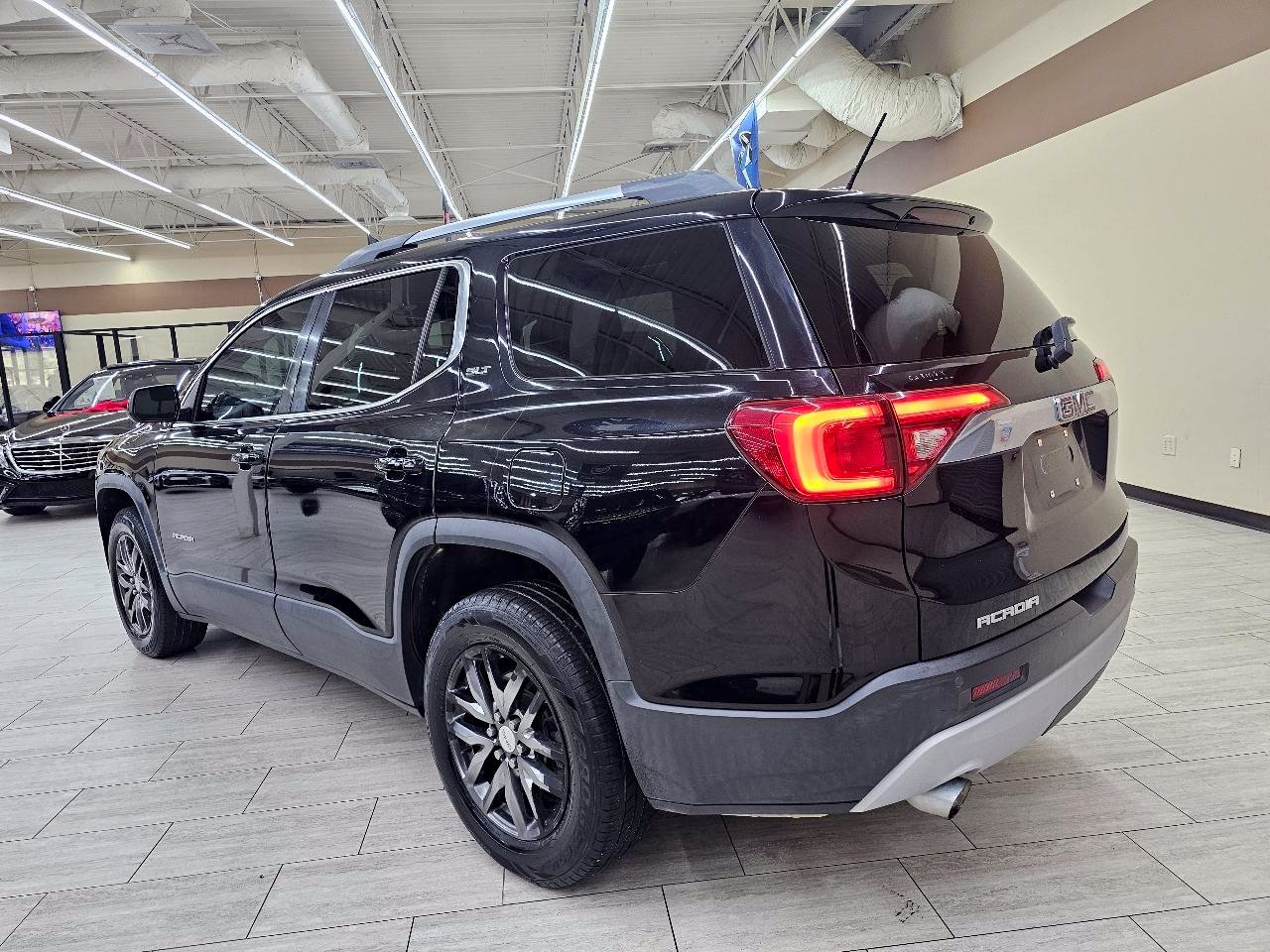 Used 2017 GMC Acadia SLT FWD image 8