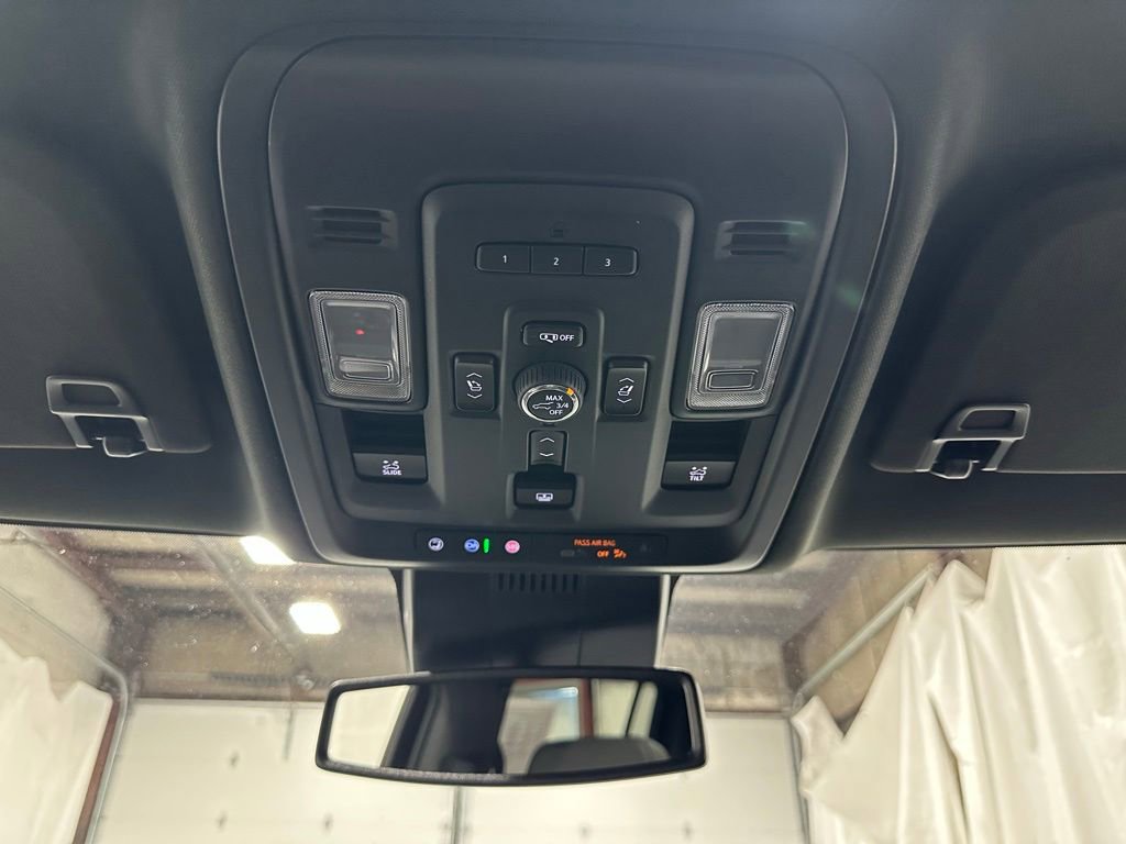 Used 2023 GMC Yukon XL Denali AWD/4WD image 38