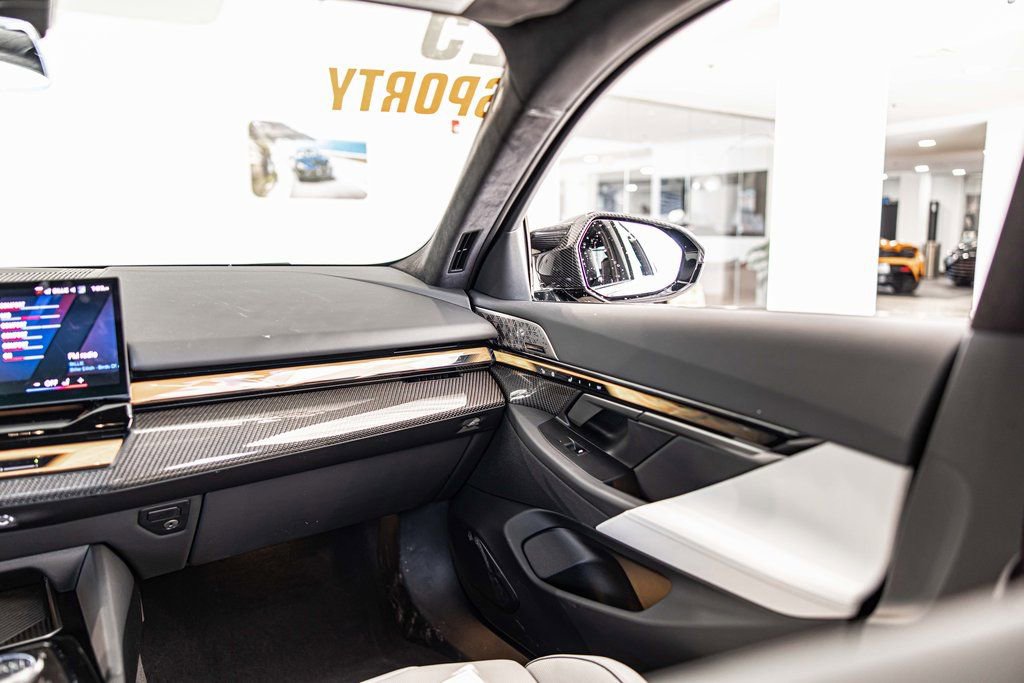 Used 2025 BMW M5 w/ Carbon Package image 38