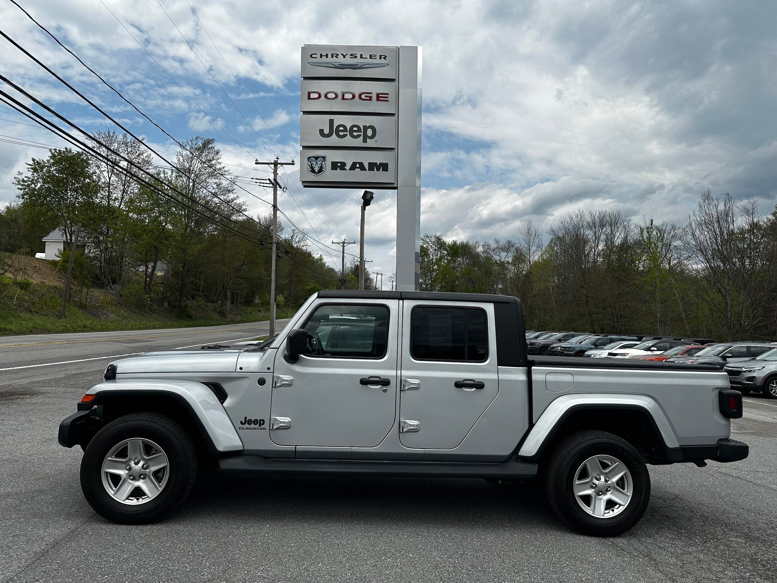 Used 2022 Jeep Gladiator Sport AWD/4WD image 29