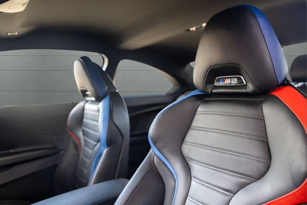 Used 2023 BMW M2 w/ Lighting Package RWD image 2