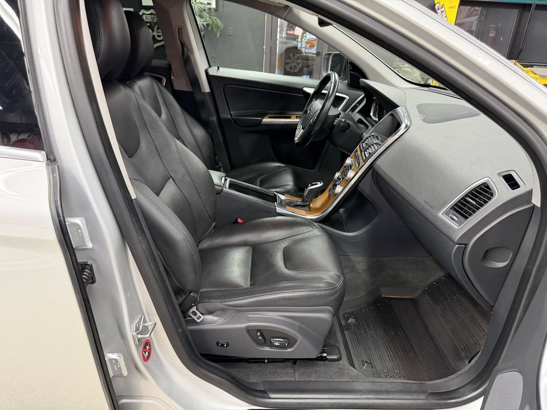 Used 2017 Volvo XC60 T5 Inscription w/ Advanced Package AWD/4WD image 20