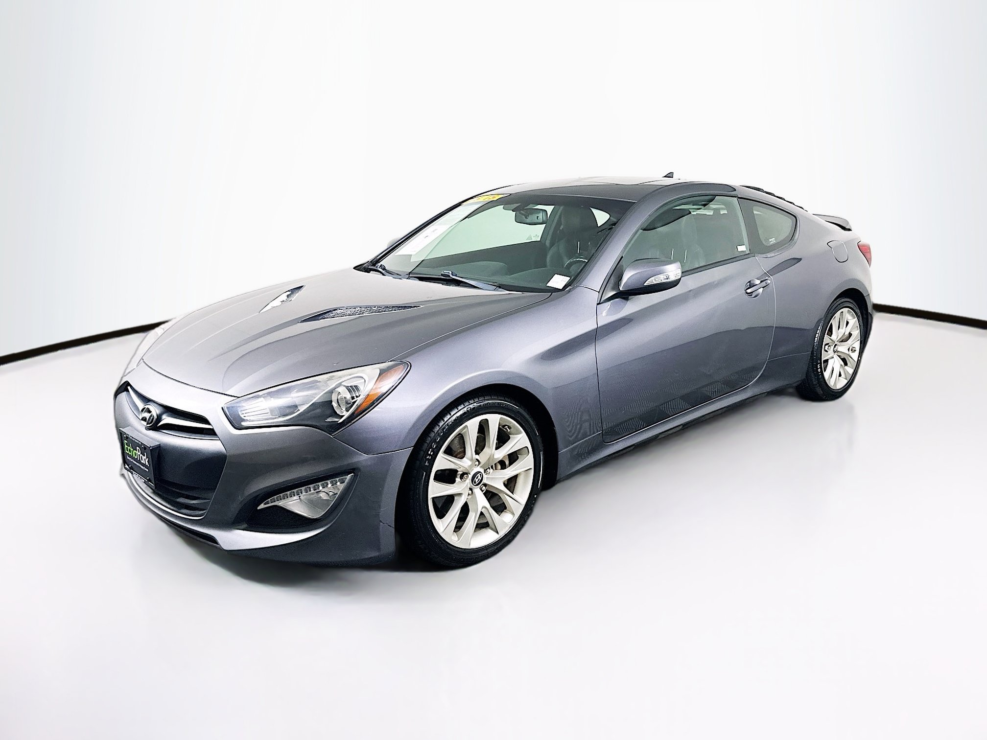 Used 2014 Hyundai Genesis 3.8 RWD image 3